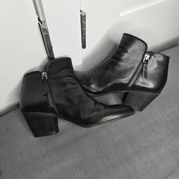 Frye Sacha Moto Shortie Black Italian Leather Bootie Ankle Boots Women's Size 8 - Picture 2 of 14